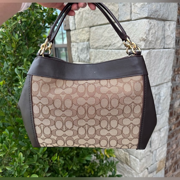 ❌SOLD❌✨Gently Used Ladies Coach Signature Brown and Tan Shoulder Bag✨ - Picture 3 of 16